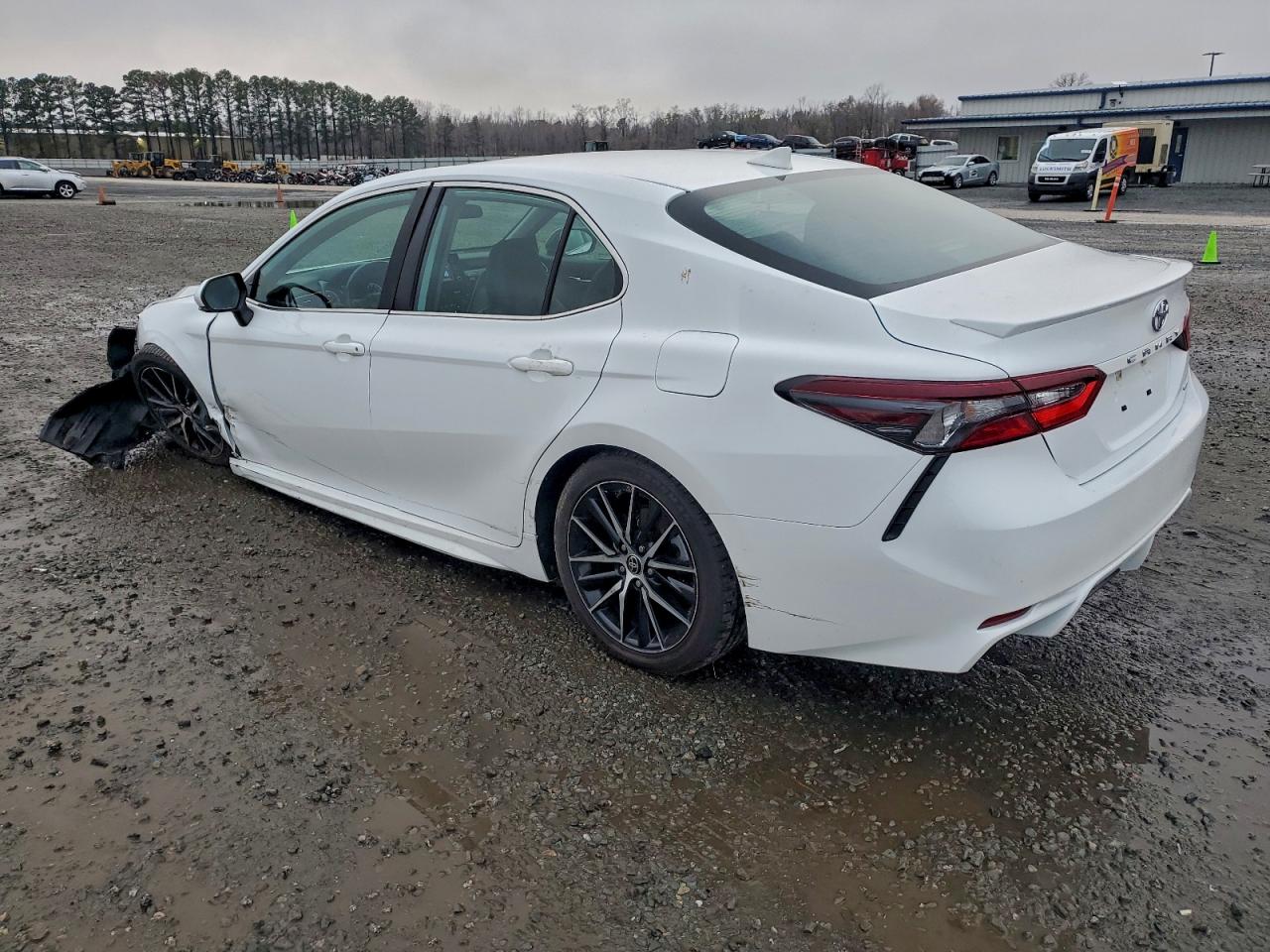 2022 TOYOTA CAMRY SE photo 2