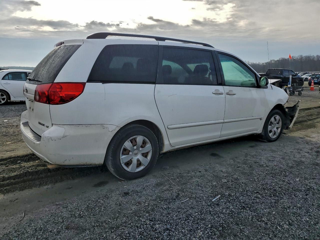 2007 TOYOTA SIENNA CE photo 3