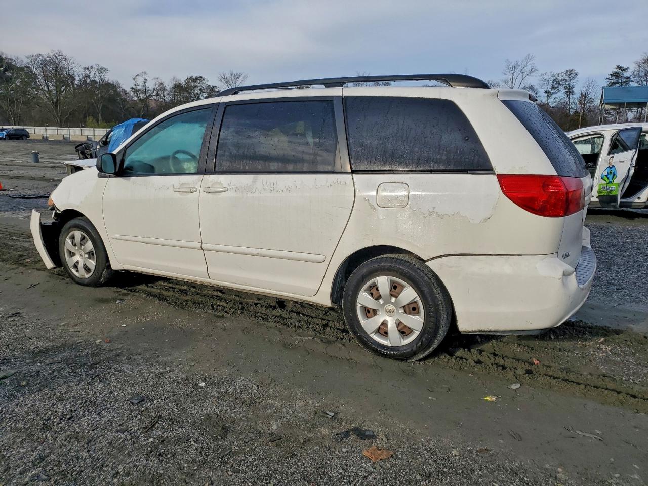 2007 TOYOTA SIENNA CE photo 2