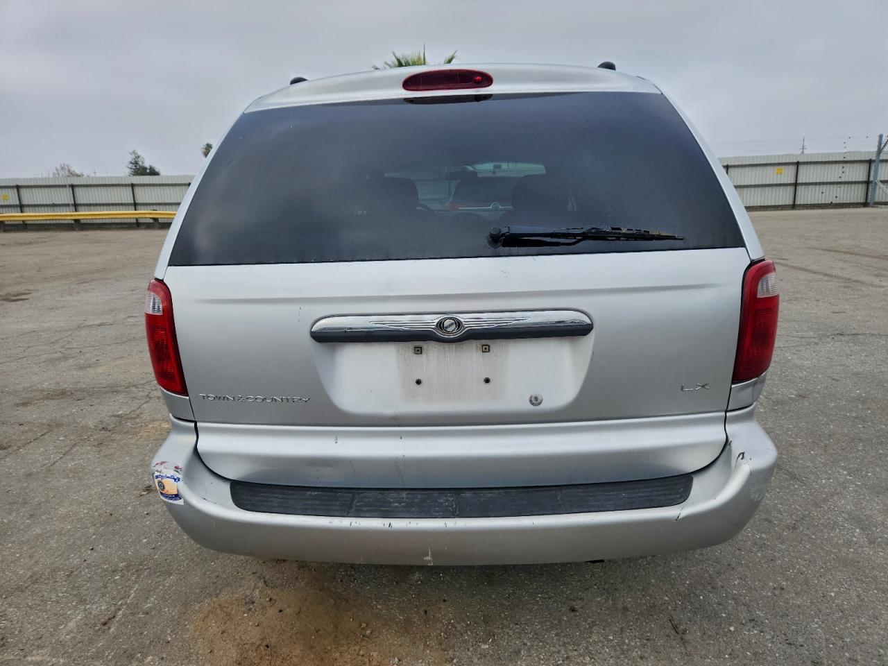 2003 CHRYSLER TOWN & COUNTRY LX photo 16