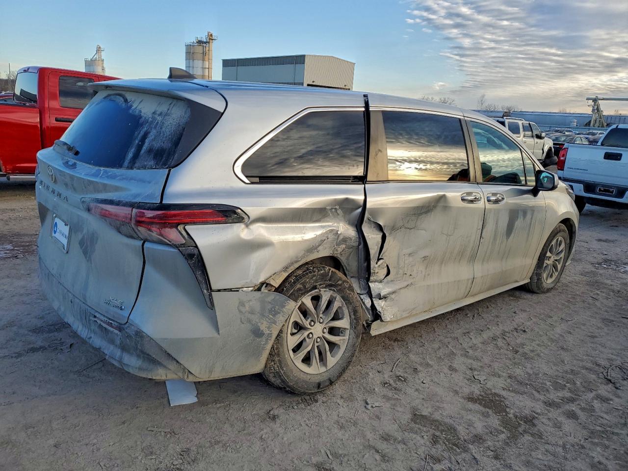 2022 TOYOTA SIENNA XLE 7-PASSENGER photo 3