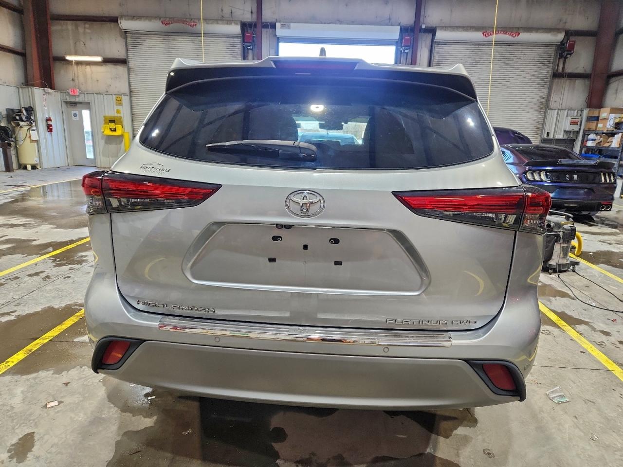 2020 TOYOTA HIGHLANDER PLATINUM photo 6