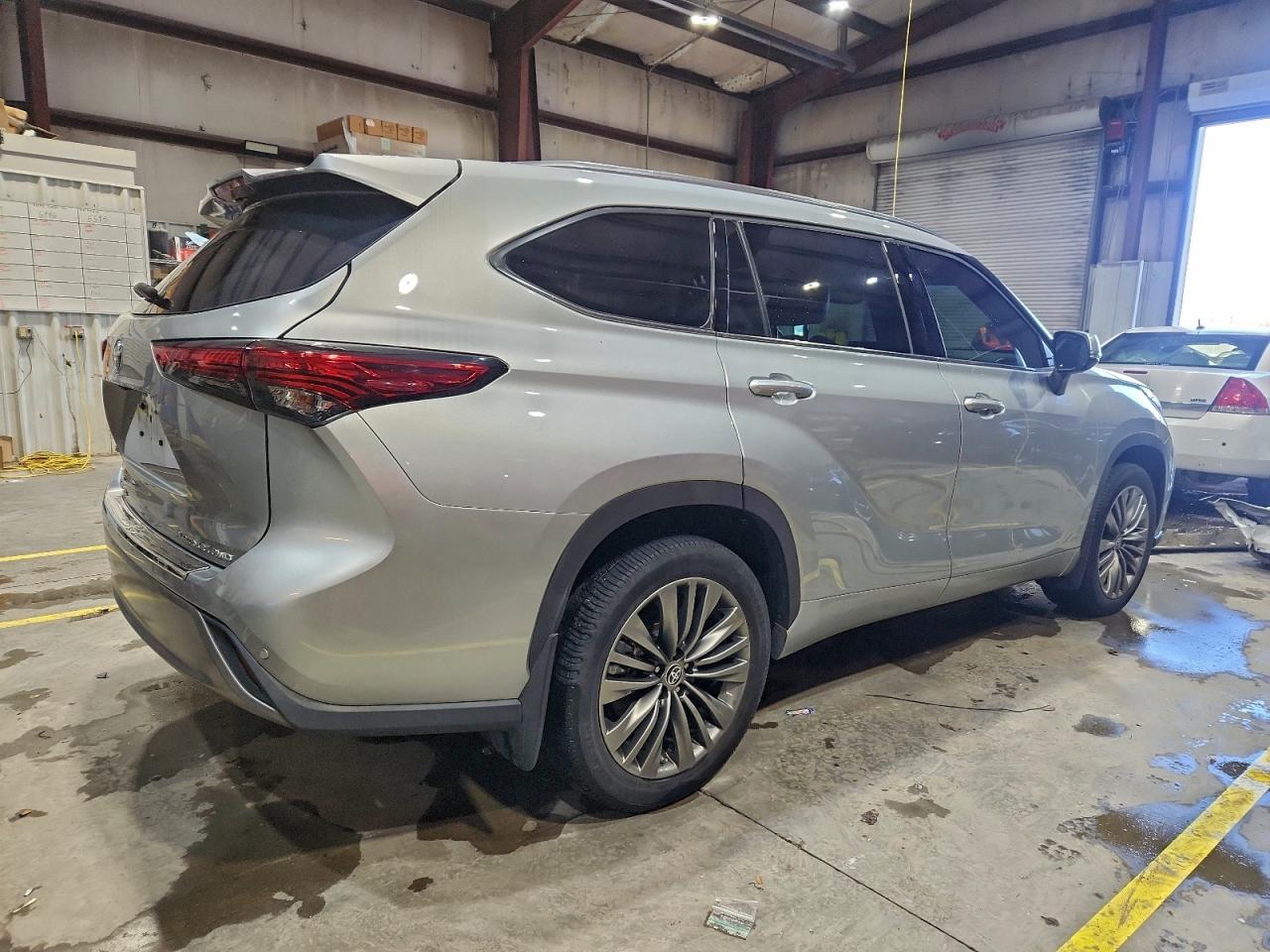 2020 TOYOTA HIGHLANDER PLATINUM photo 3