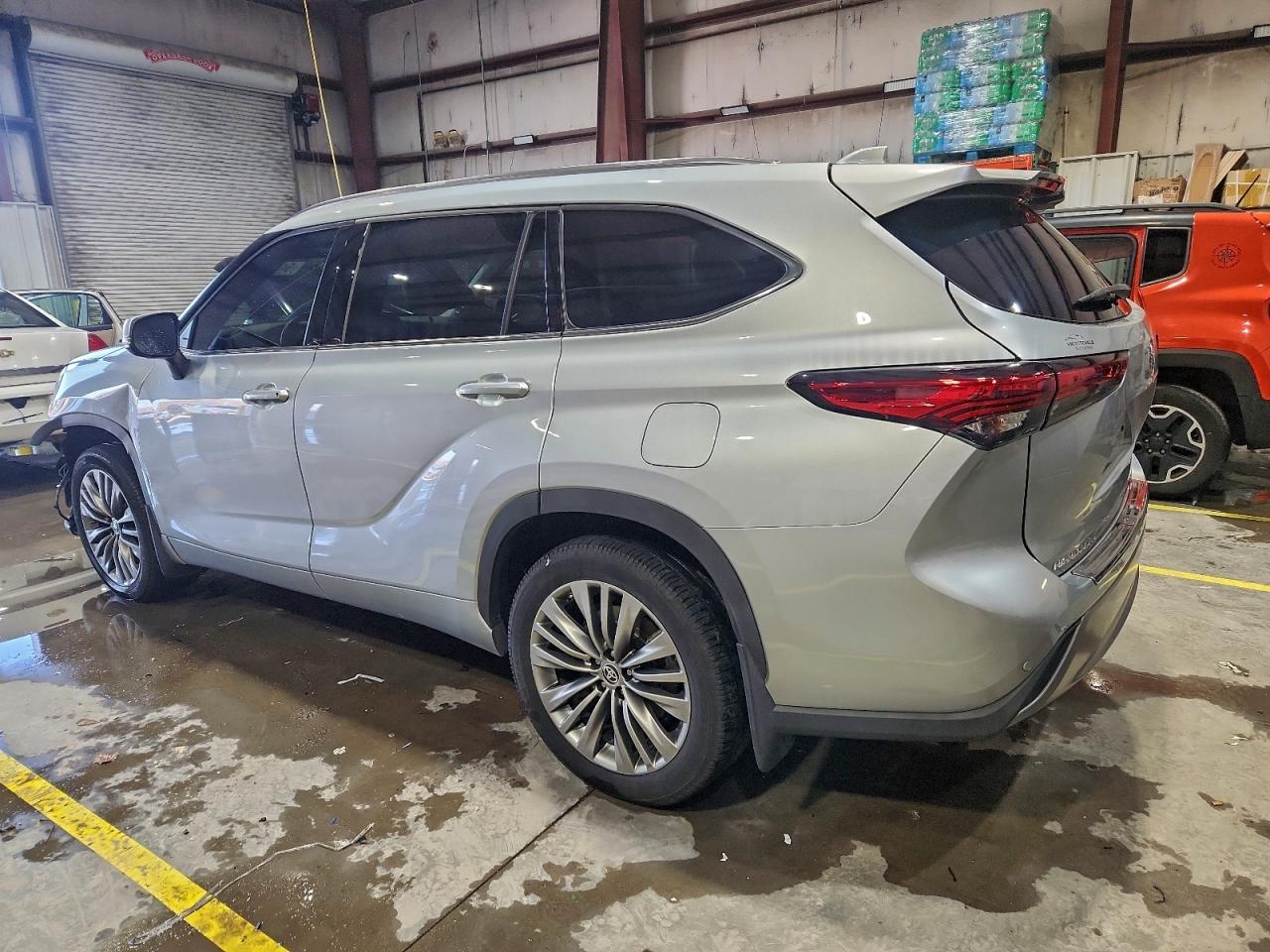 2020 TOYOTA HIGHLANDER PLATINUM photo 2