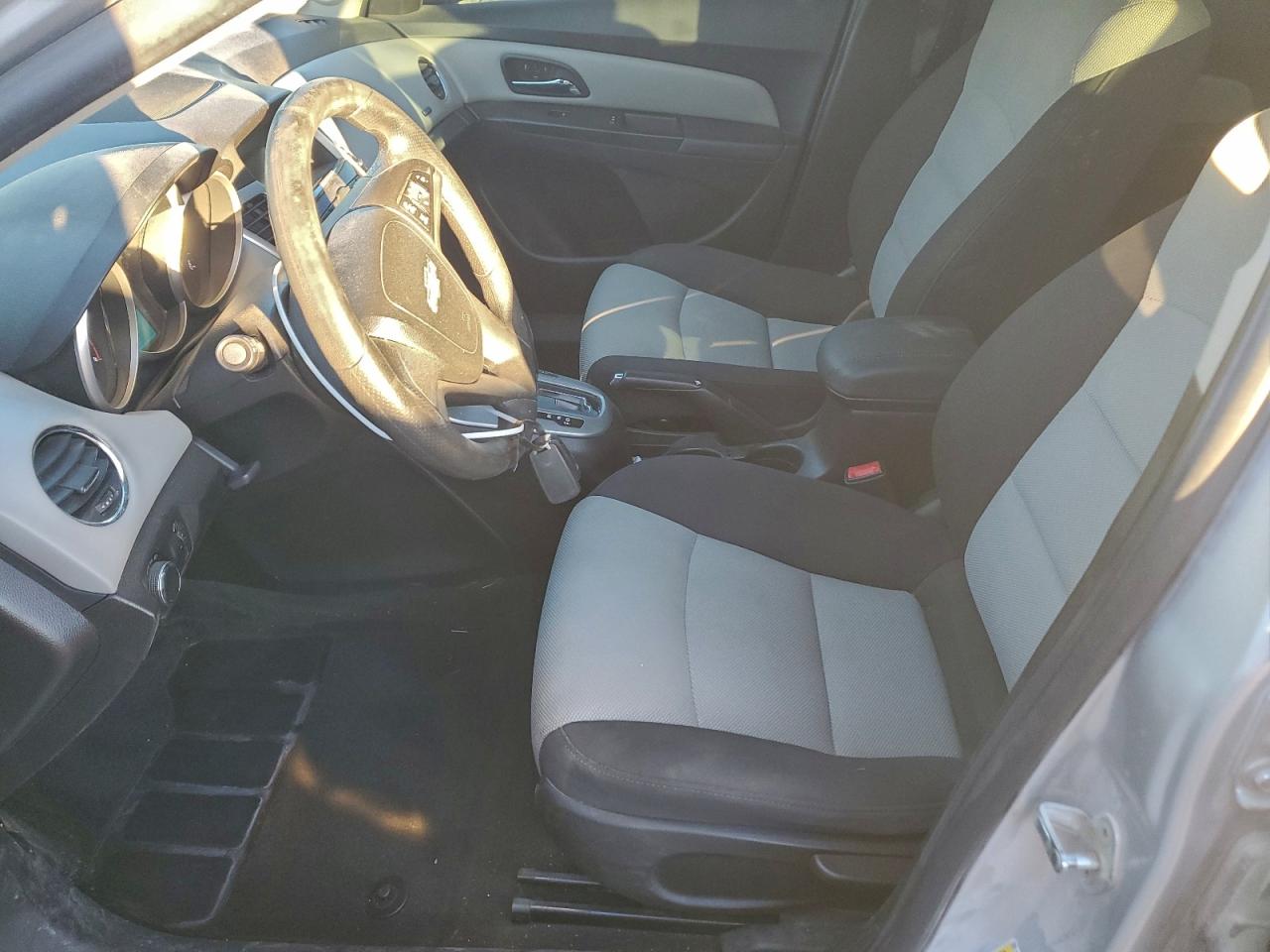 2016 CHEVROLET CRUZE LIMITED LS photo 7