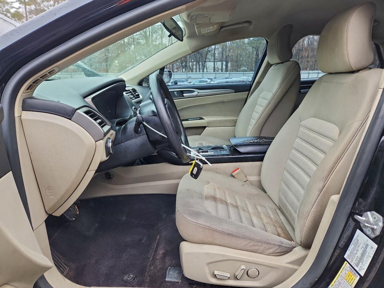 2017 FORD FUSION SE photo 19