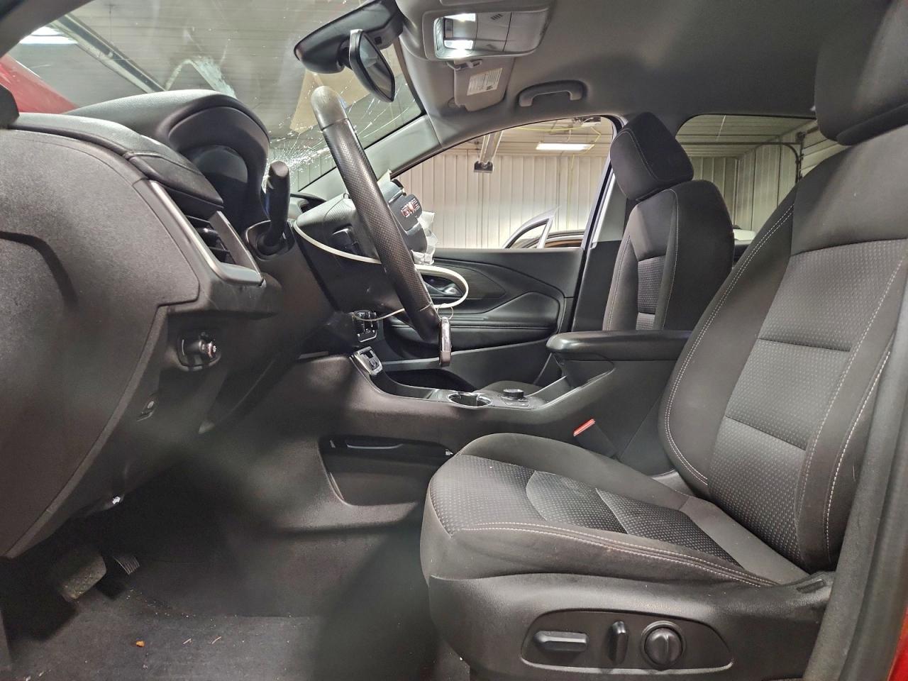 2024 GMC TERRAIN SLE photo 7