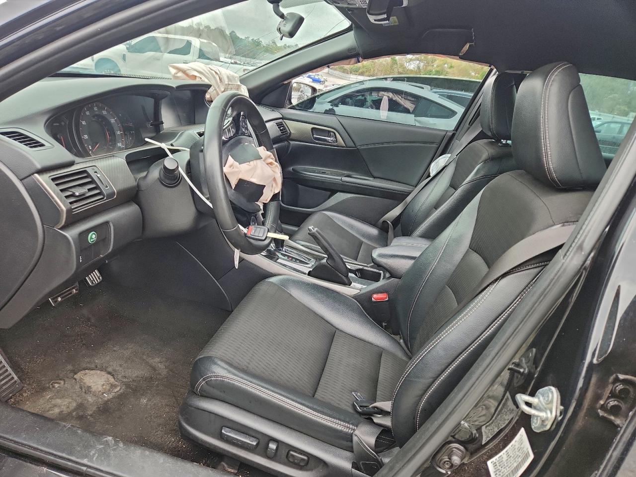 2017 HONDA ACCORD photo 19