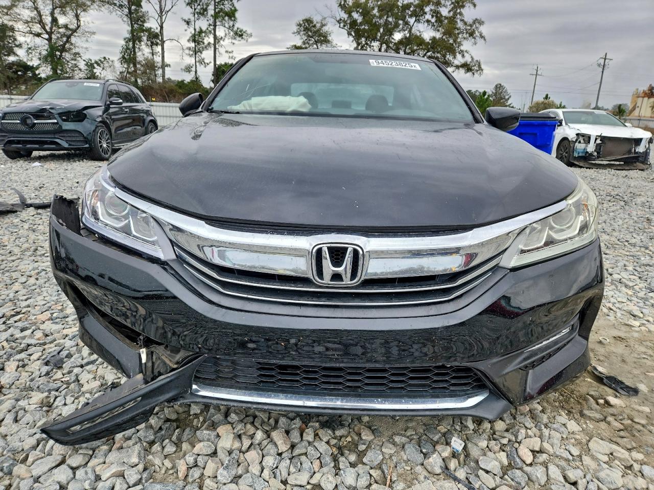 2017 HONDA ACCORD photo 13