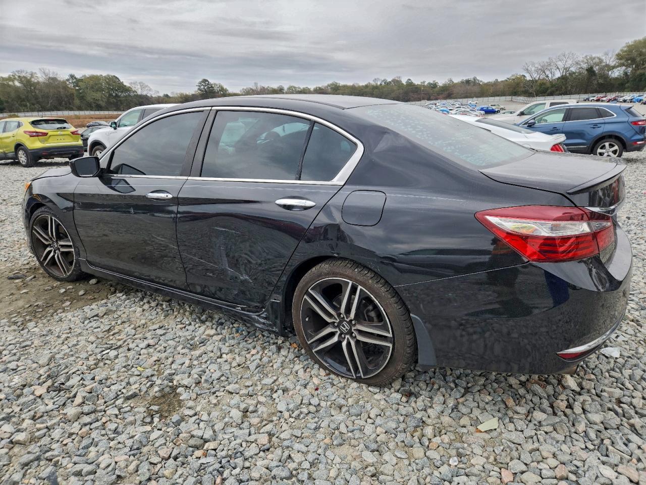 2017 HONDA ACCORD photo 4