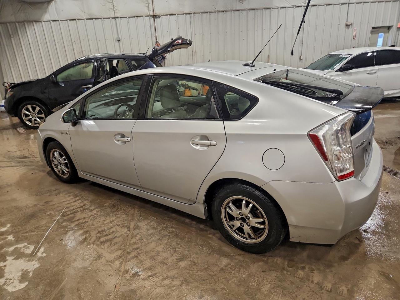 2011 TOYOTA PRIUS THREE photo 2