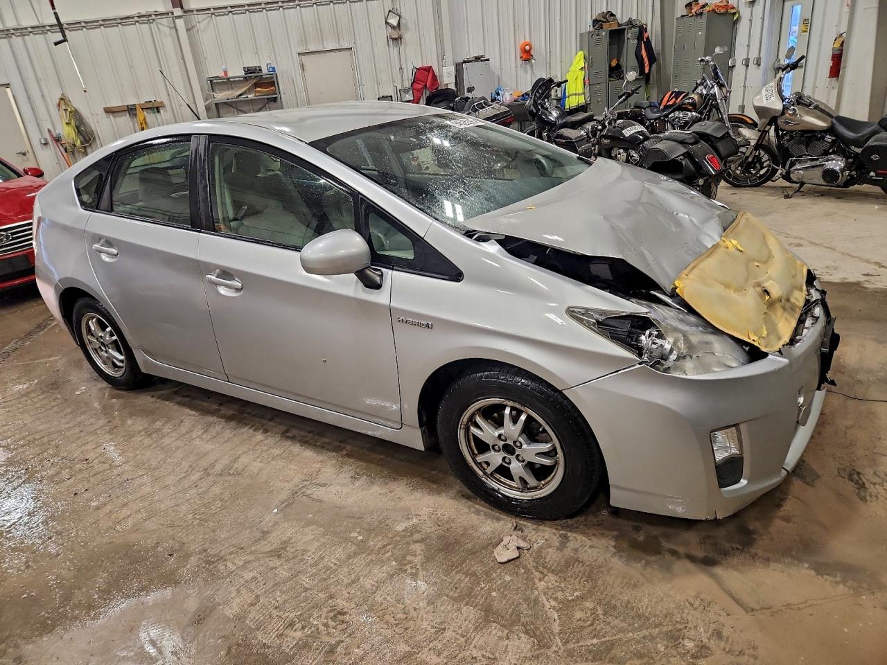 2011 TOYOTA PRIUS THREE photo 4