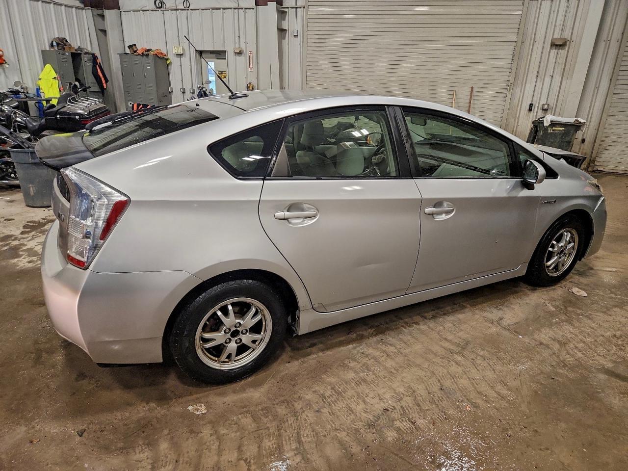 2011 TOYOTA PRIUS THREE photo 3
