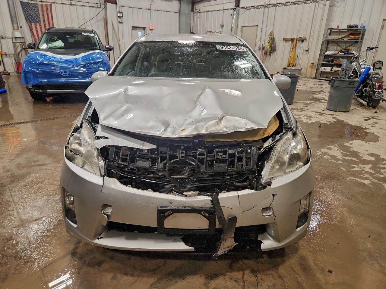 2011 TOYOTA PRIUS THREE photo 5
