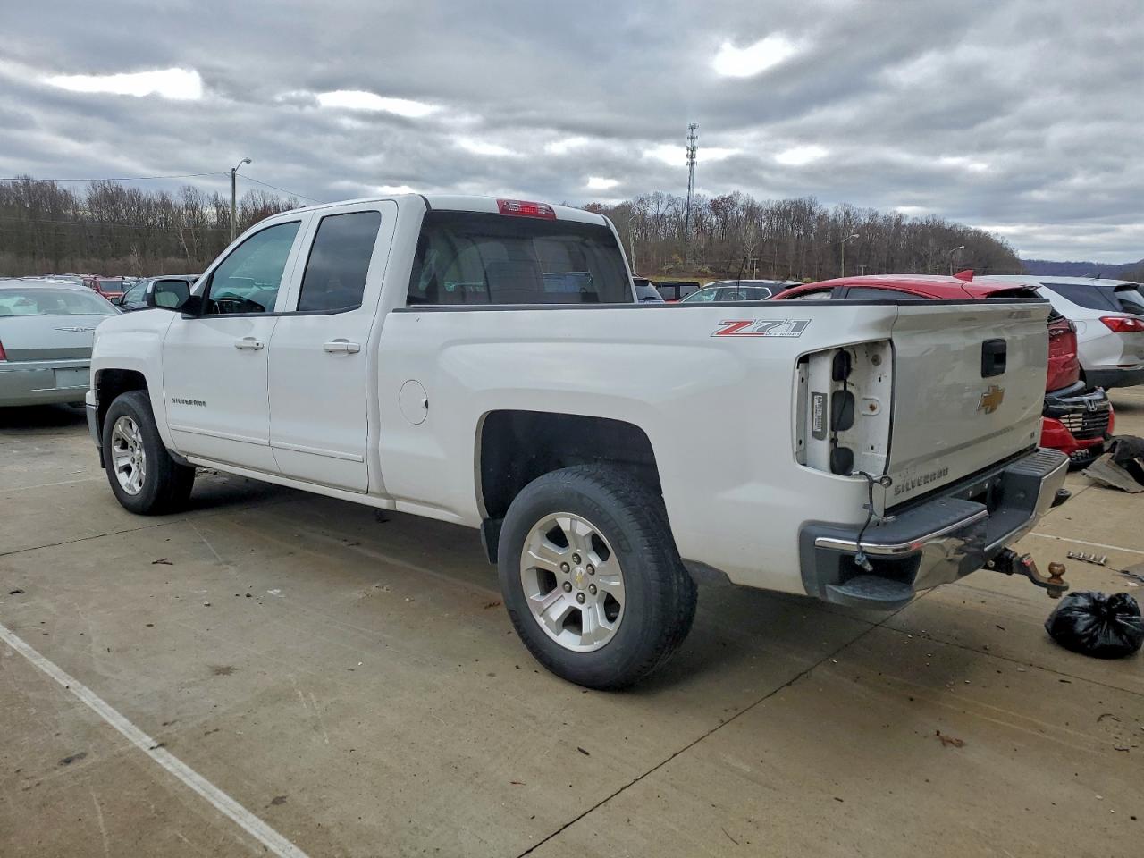 2015 CHEVROLET SILVERADO K1500 LT photo 2