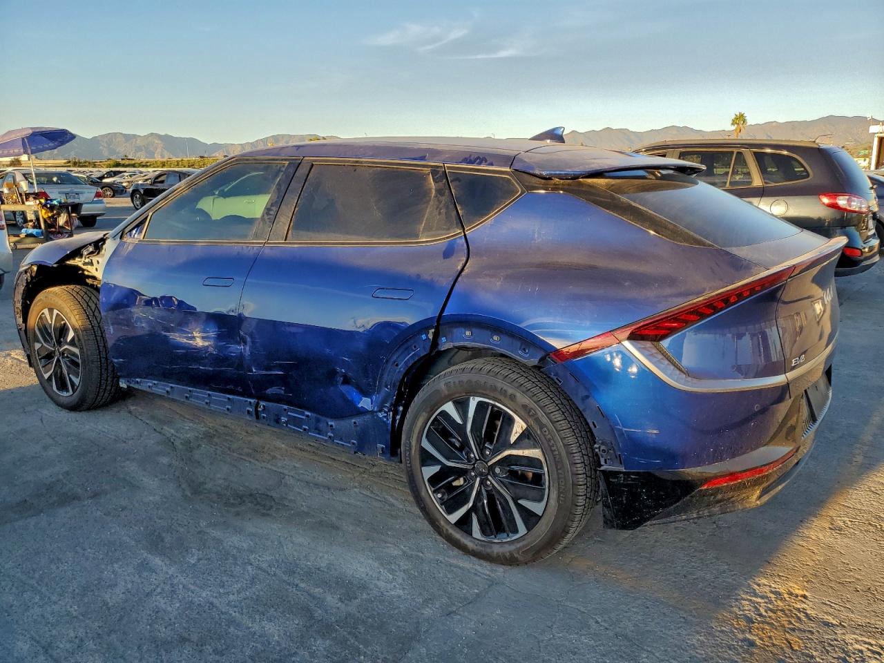 2022 KIA EV6 LIGHT photo 2