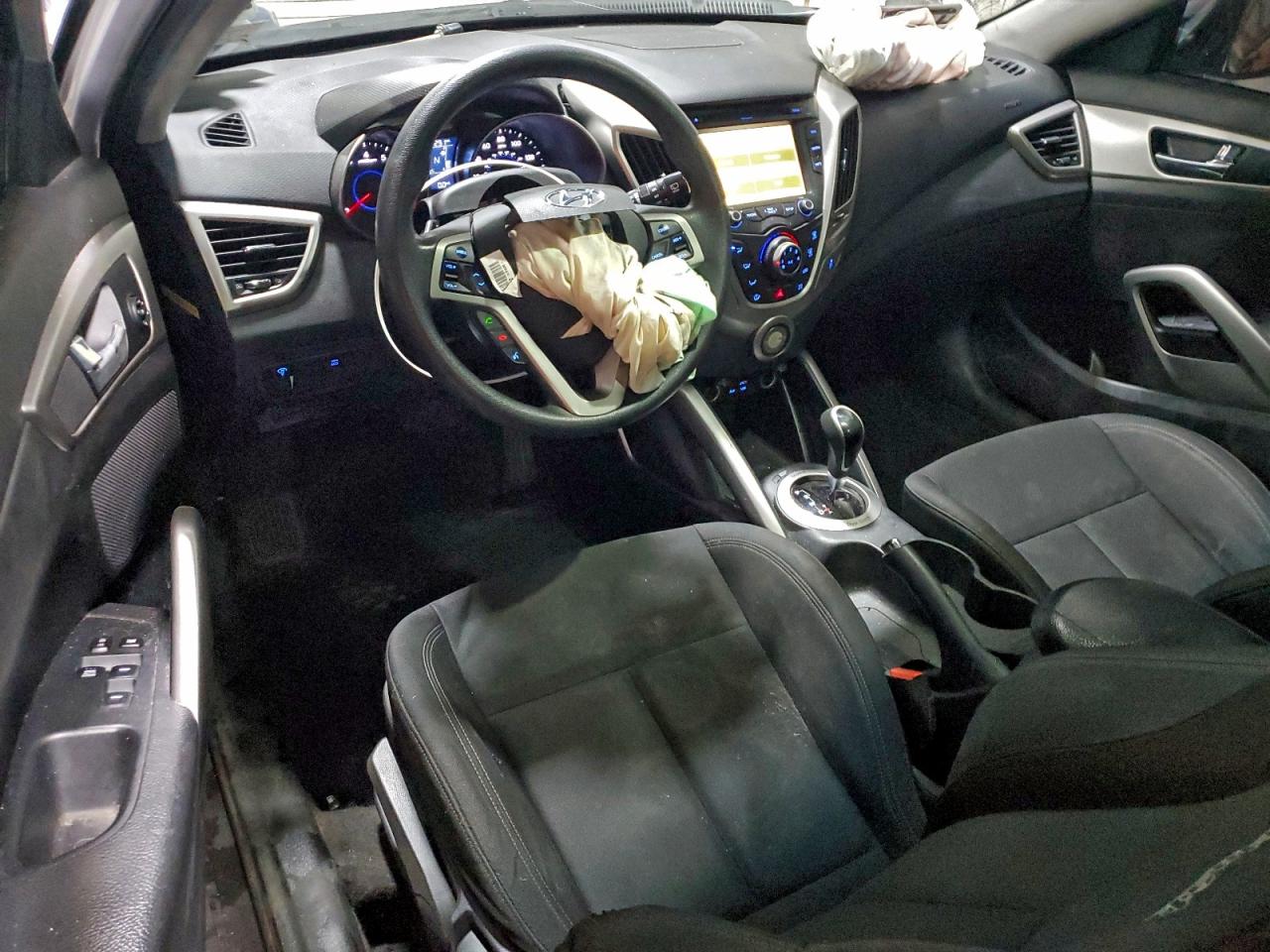 2016 HYUNDAI VELOSTER BASE photo 8