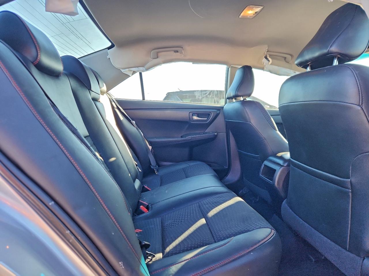 2015 TOYOTA CAMRY SE photo 10