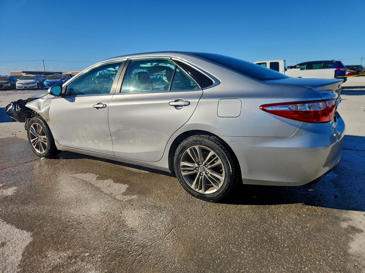 2015 TOYOTA CAMRY SE photo 2
