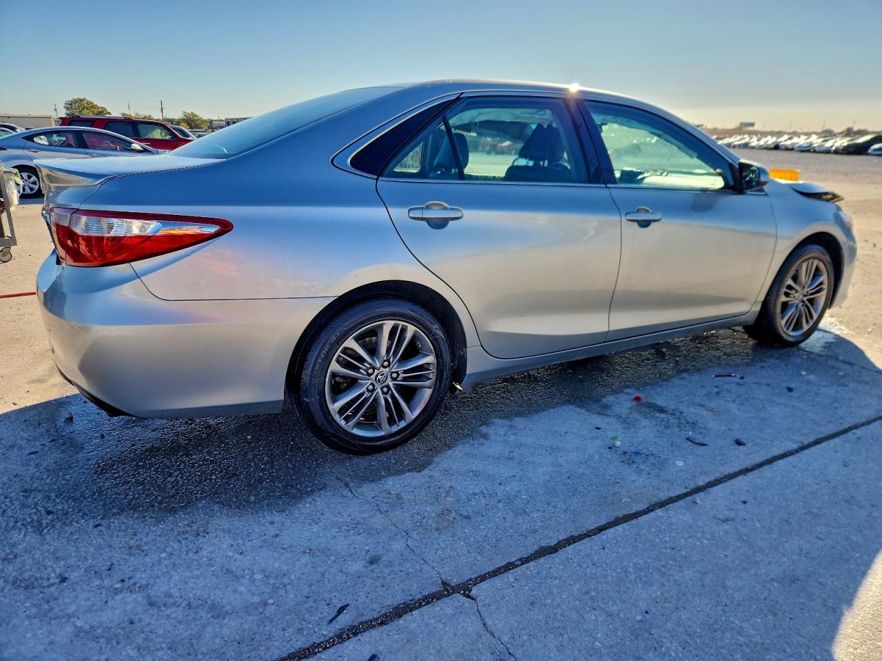 2015 TOYOTA CAMRY SE photo 3