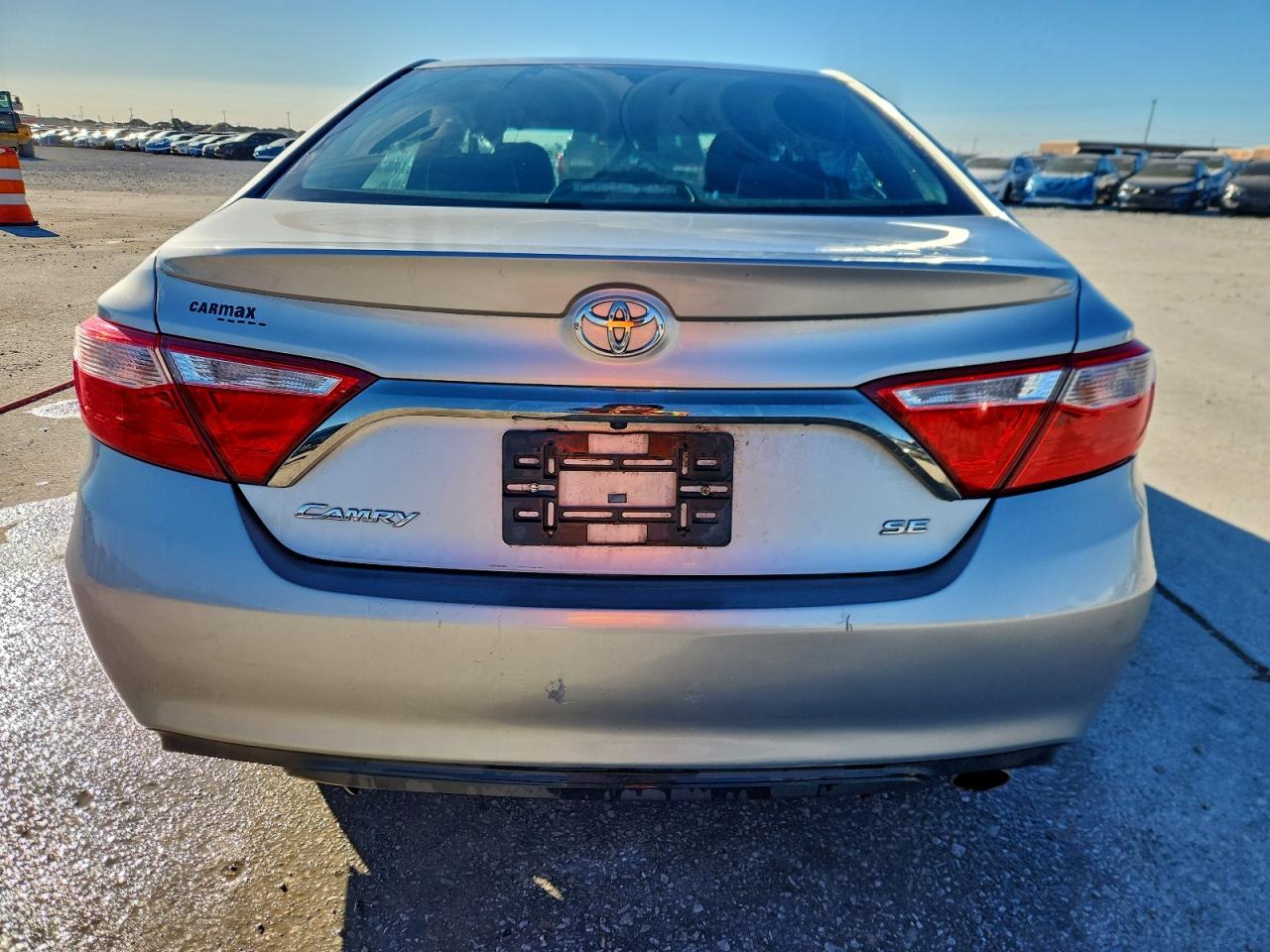 2015 TOYOTA CAMRY SE photo 6