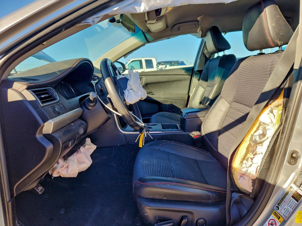 2015 TOYOTA CAMRY SE photo 7