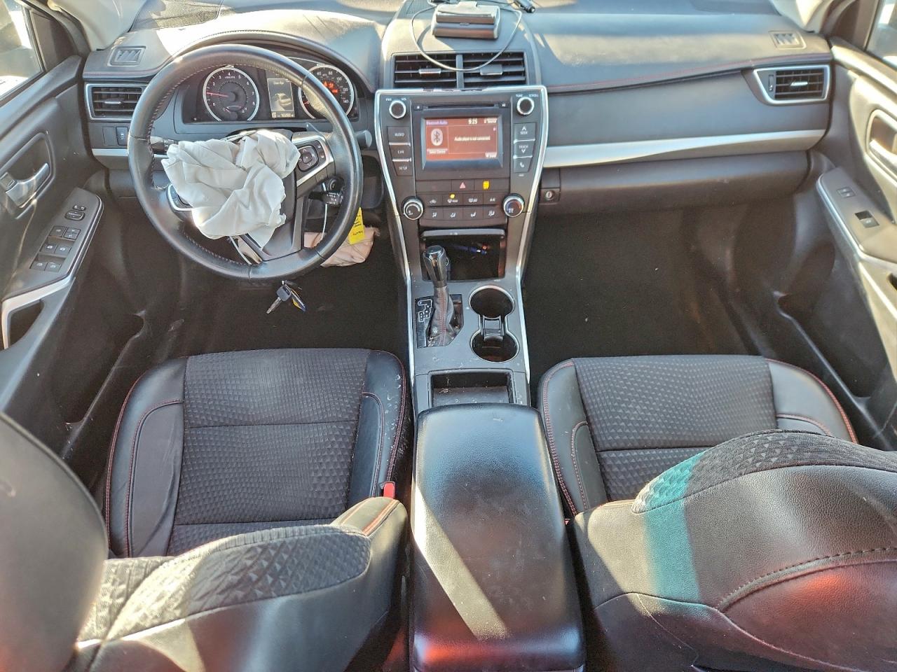 2015 TOYOTA CAMRY SE photo 8
