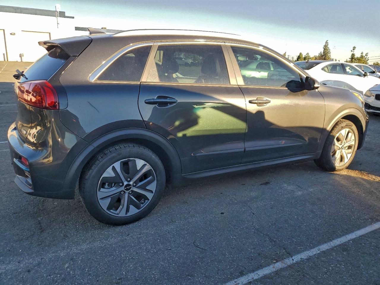 2022 KIA NIRO EX PREMIUM photo 3