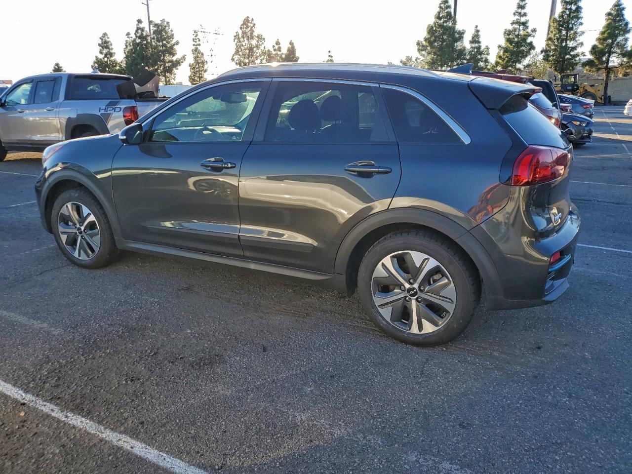 2022 KIA NIRO EX PREMIUM photo 2