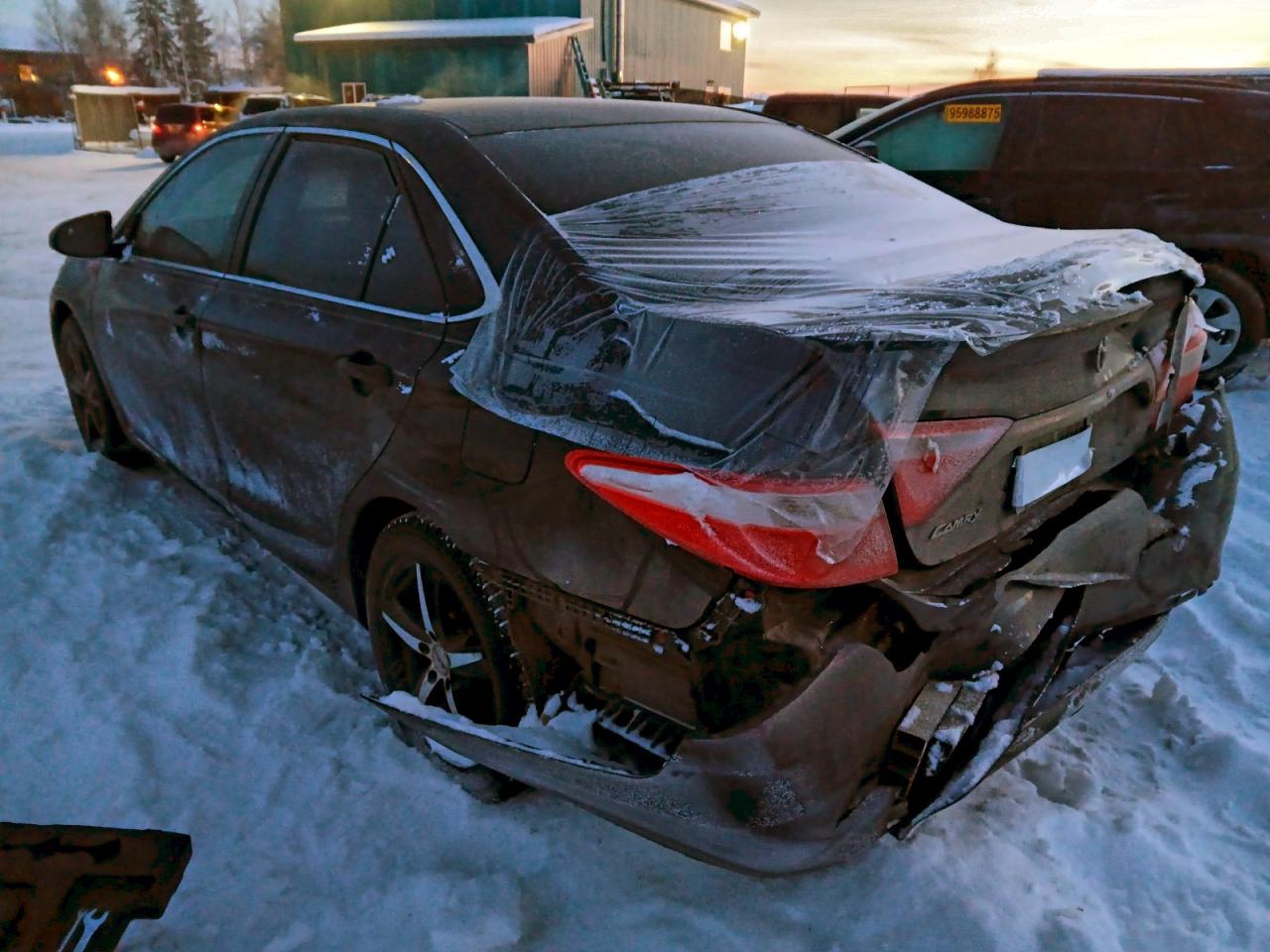 2017 TOYOTA CAMRY LE photo 3
