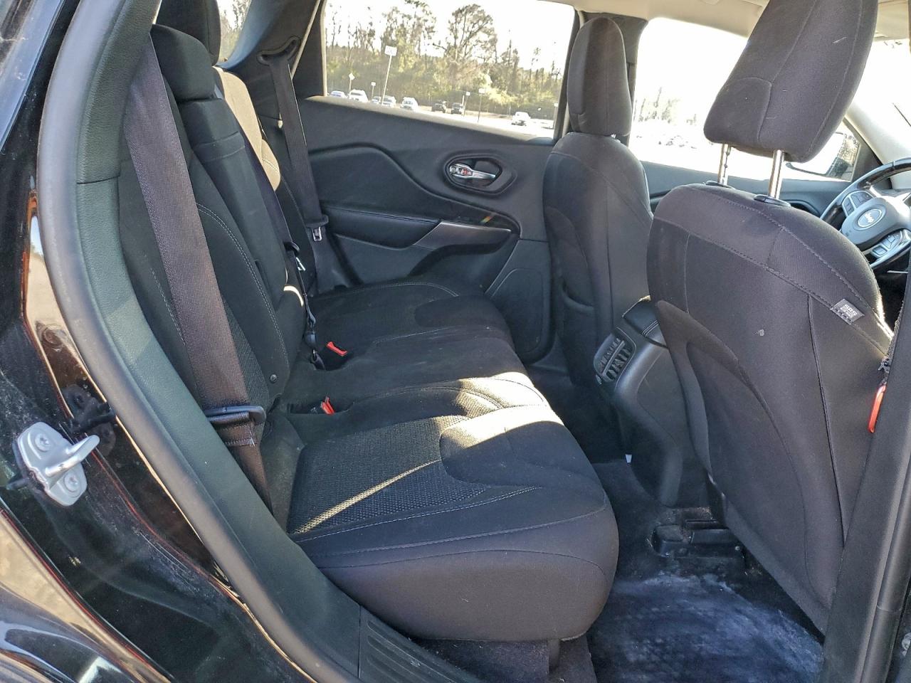 2019 JEEP CHEROKEE LATITUDE photo 31