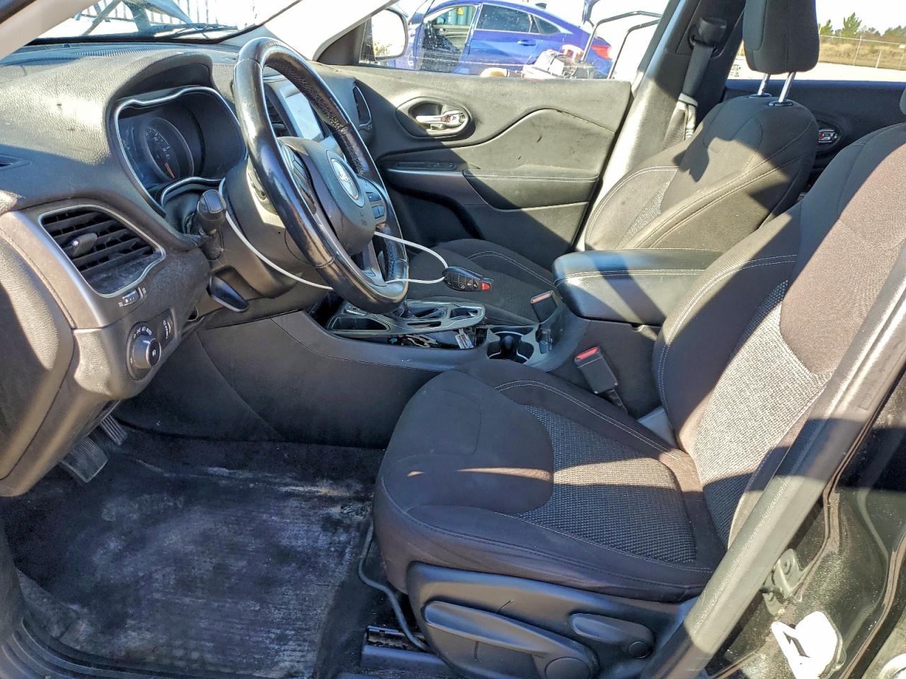 2019 JEEP CHEROKEE LATITUDE photo 19