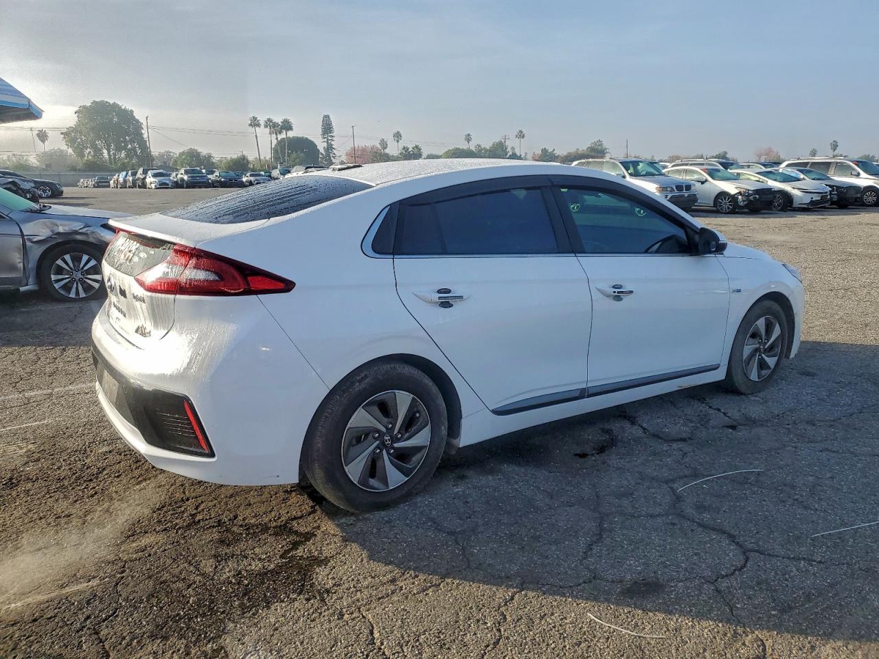 2018 HYUNDAI IONIQ SEL photo 5