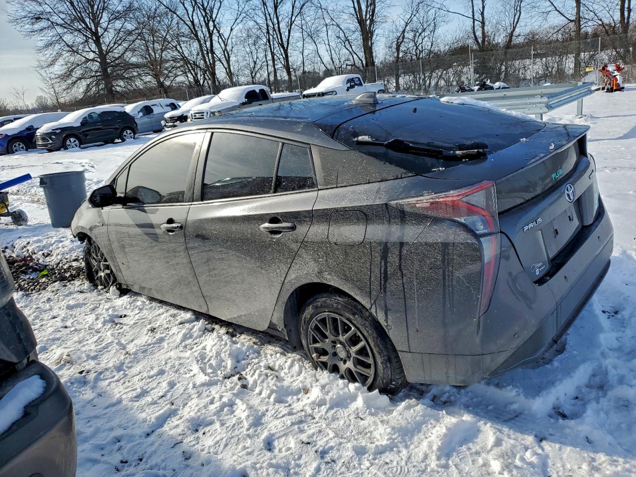 2016 TOYOTA PRIUS photo 3