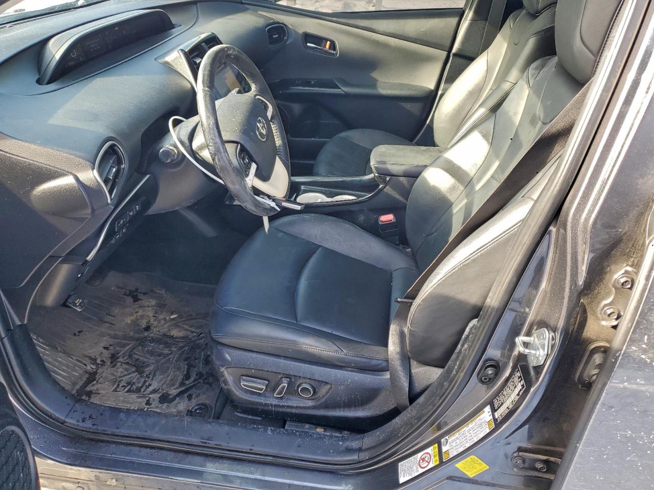 2016 TOYOTA PRIUS photo 13