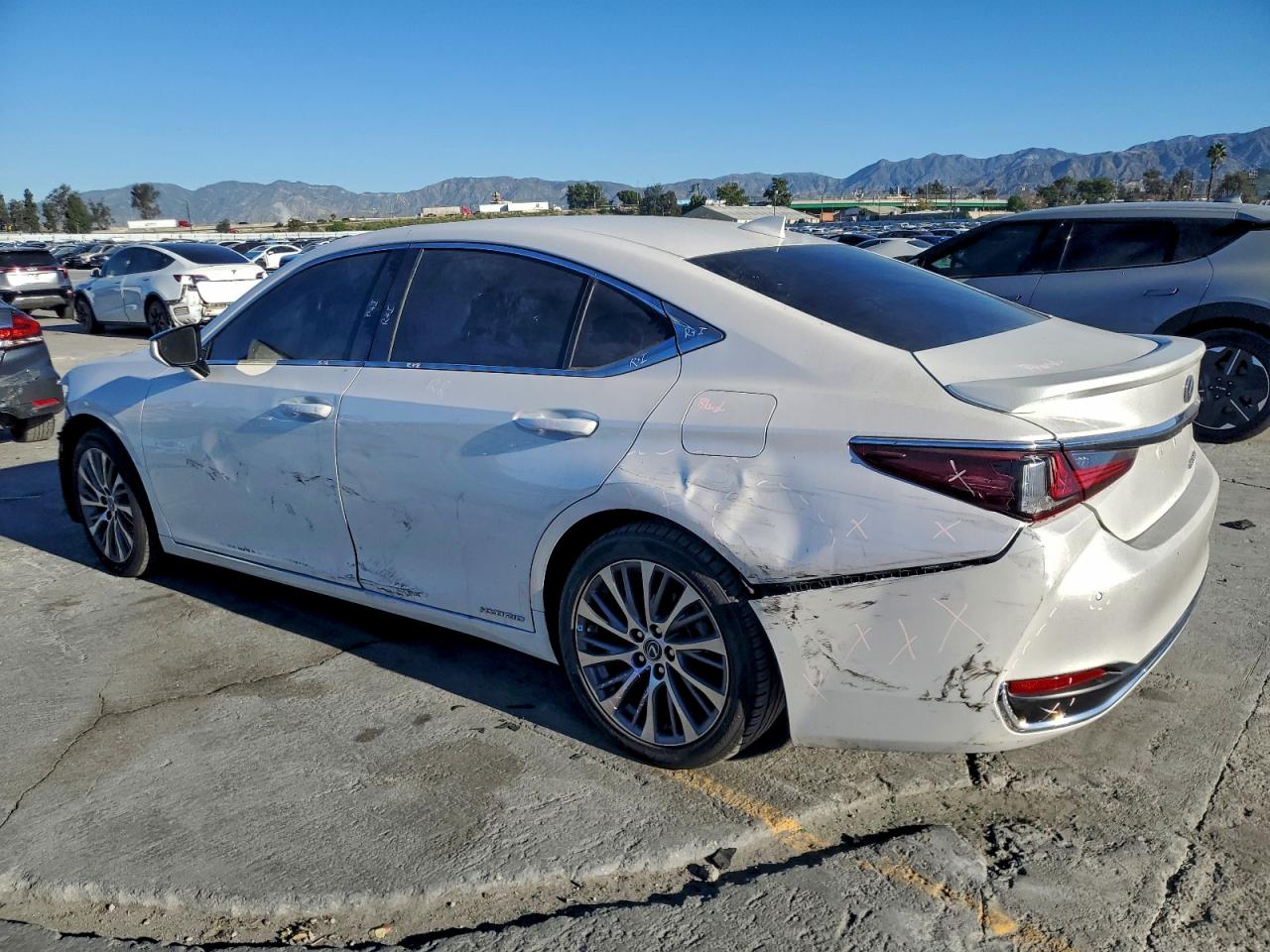 2021 LEXUS ES 300H photo 2