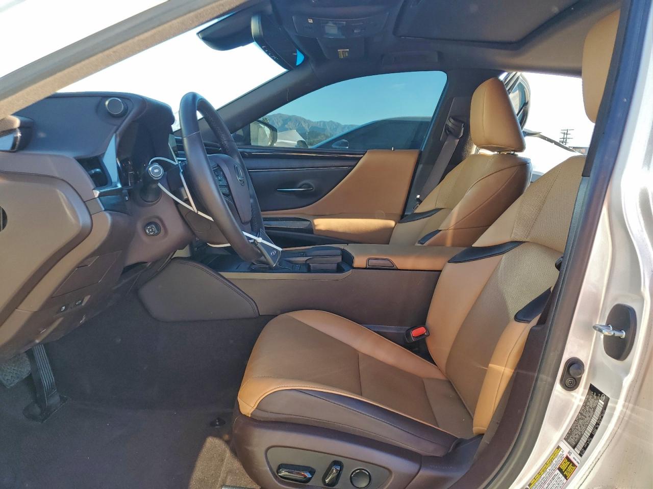 2021 LEXUS ES 300H photo 7