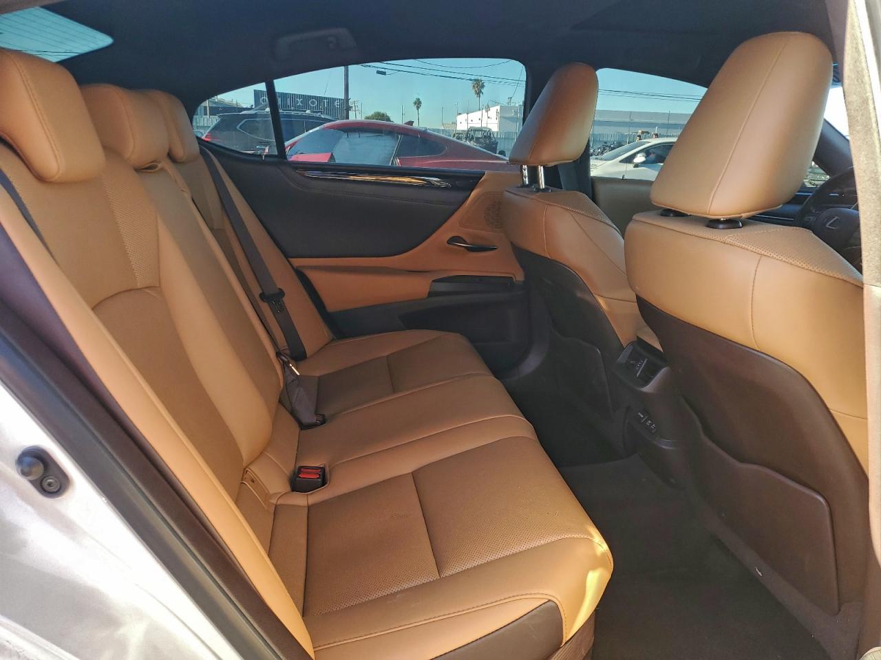 2021 LEXUS ES 300H photo 10