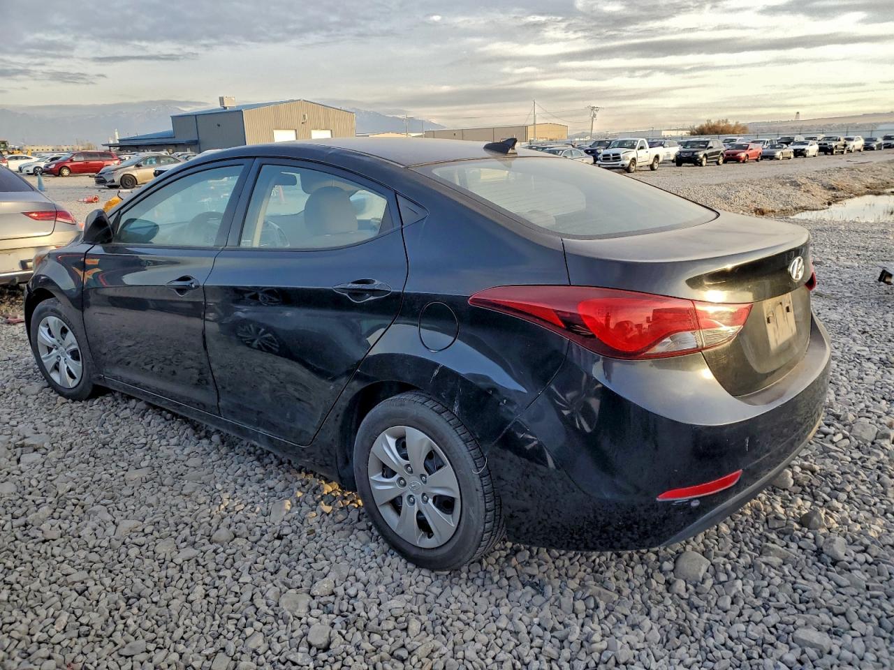 2016 HYUNDAI ELANTRA SE photo 4