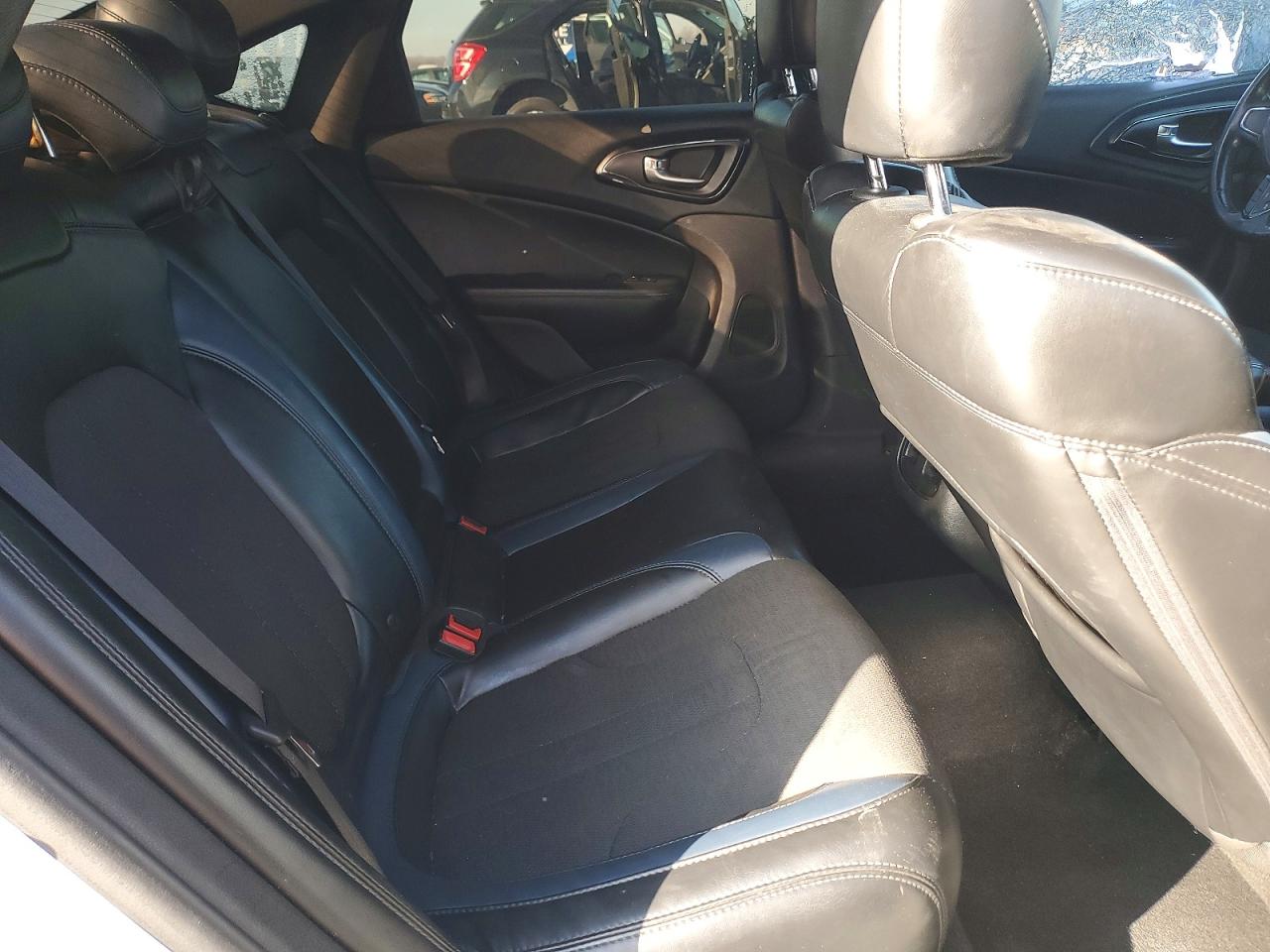2015 CHRYSLER 200 S photo 10
