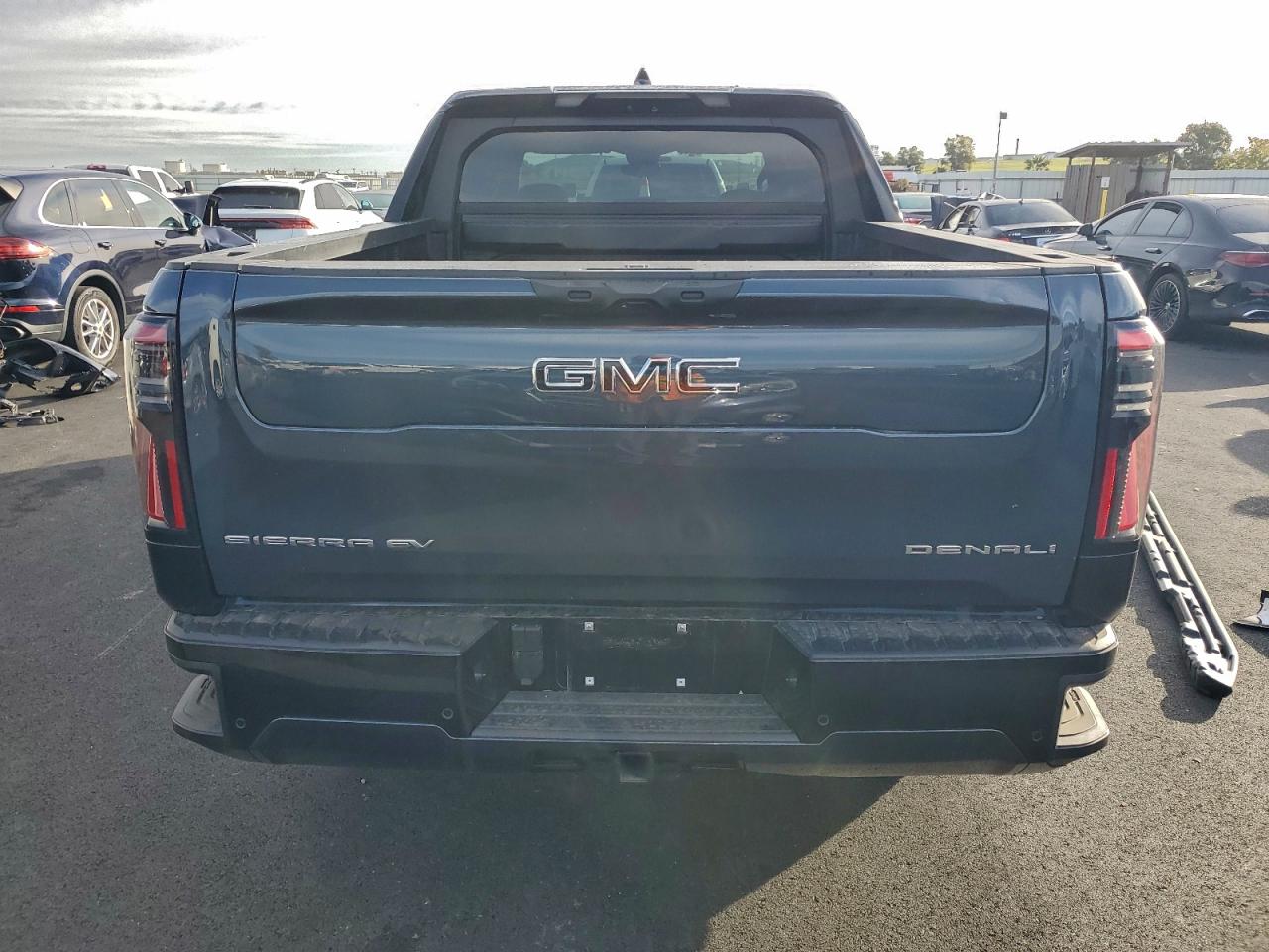 2025 GMC SIERRA DENALI photo 6