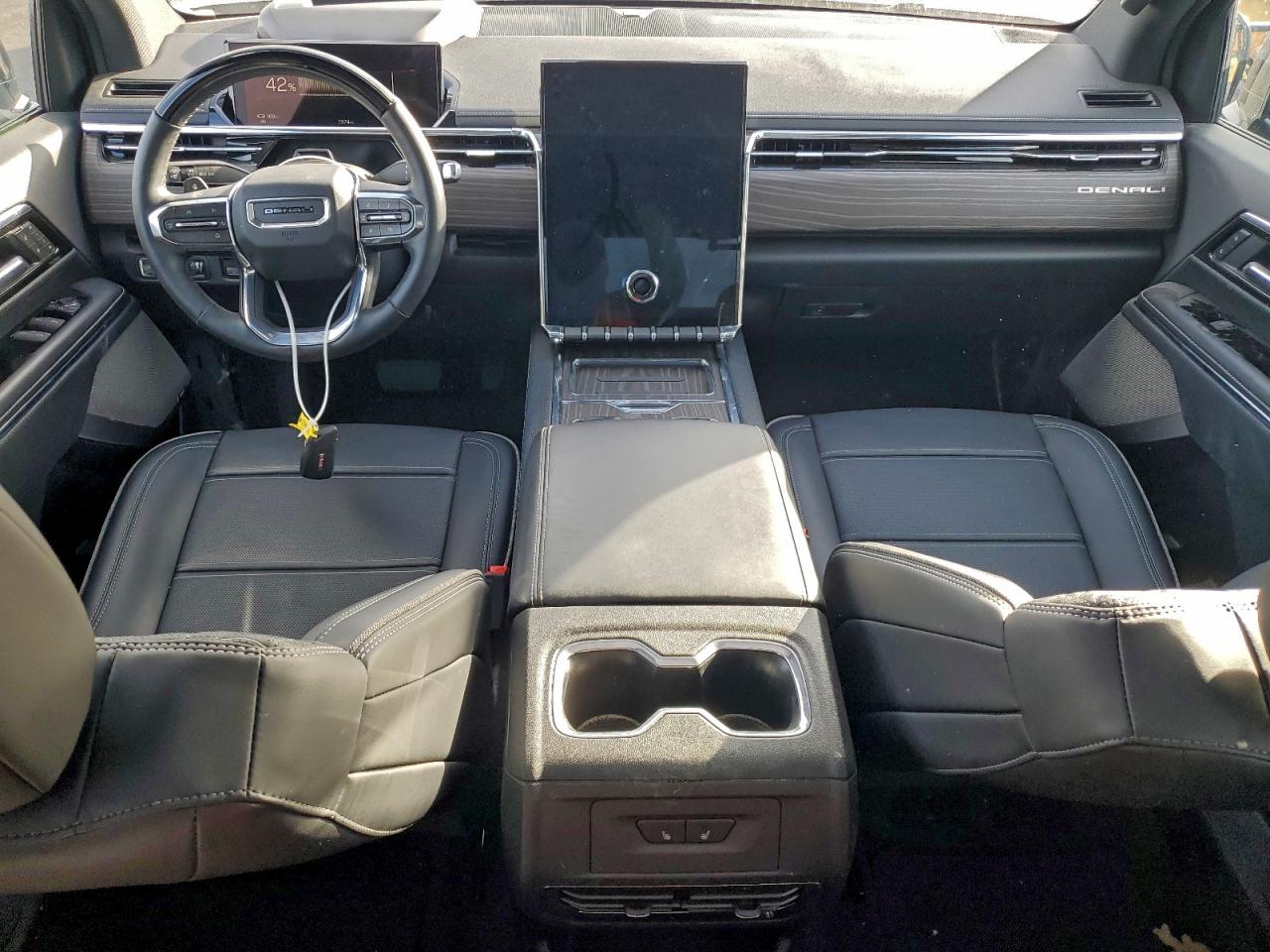 2025 GMC SIERRA DENALI photo 8