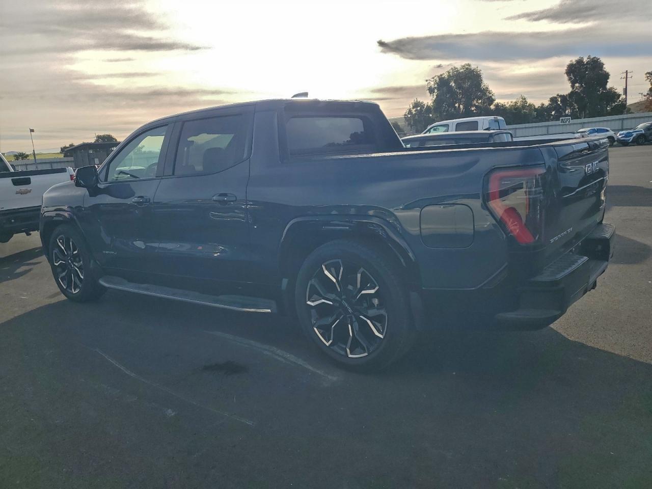 2025 GMC SIERRA DENALI photo 2