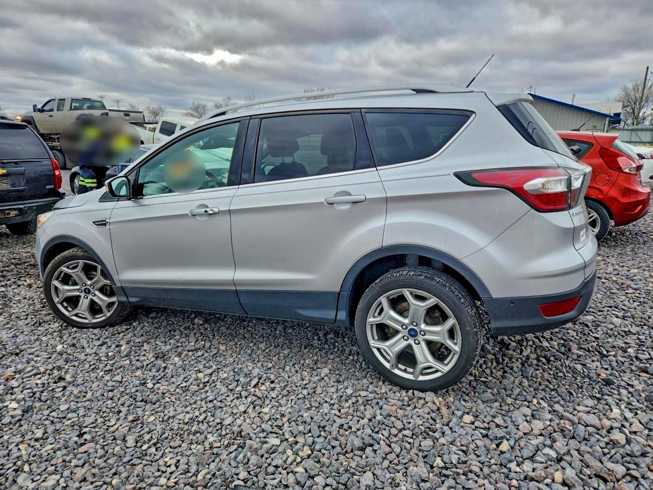 2017 FORD ESCAPE TITANIUM photo 3