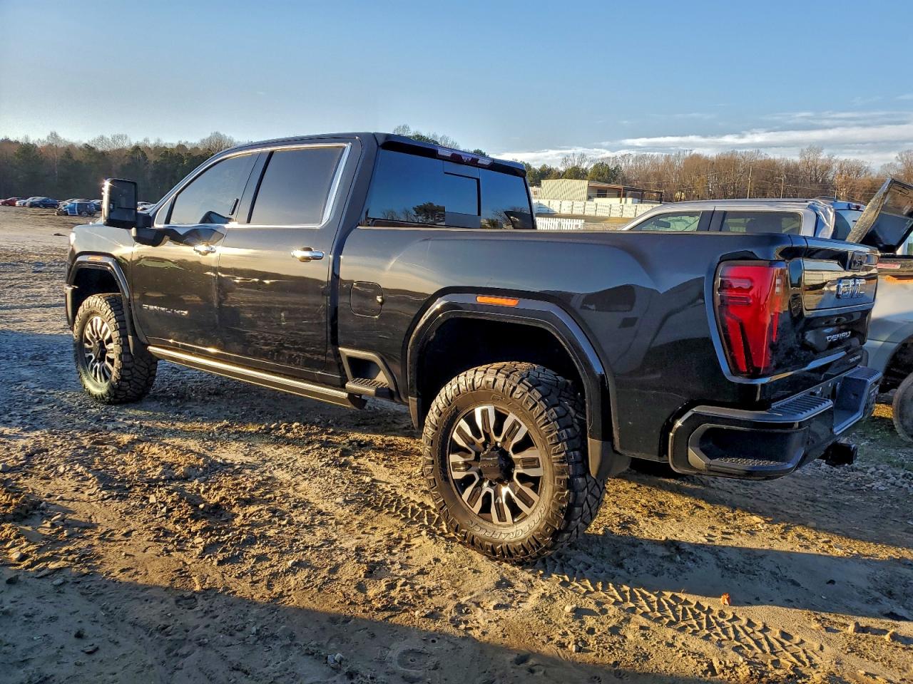 2025 GMC SIERRA K2500 DENALI ULTIMATE photo 3