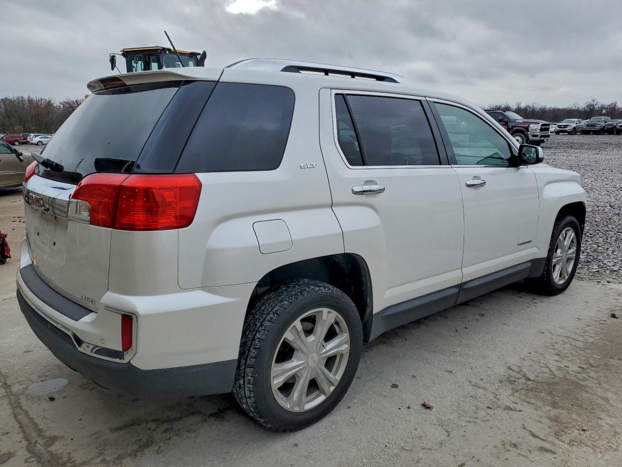 2017 GMC TERRAIN SLT photo 5