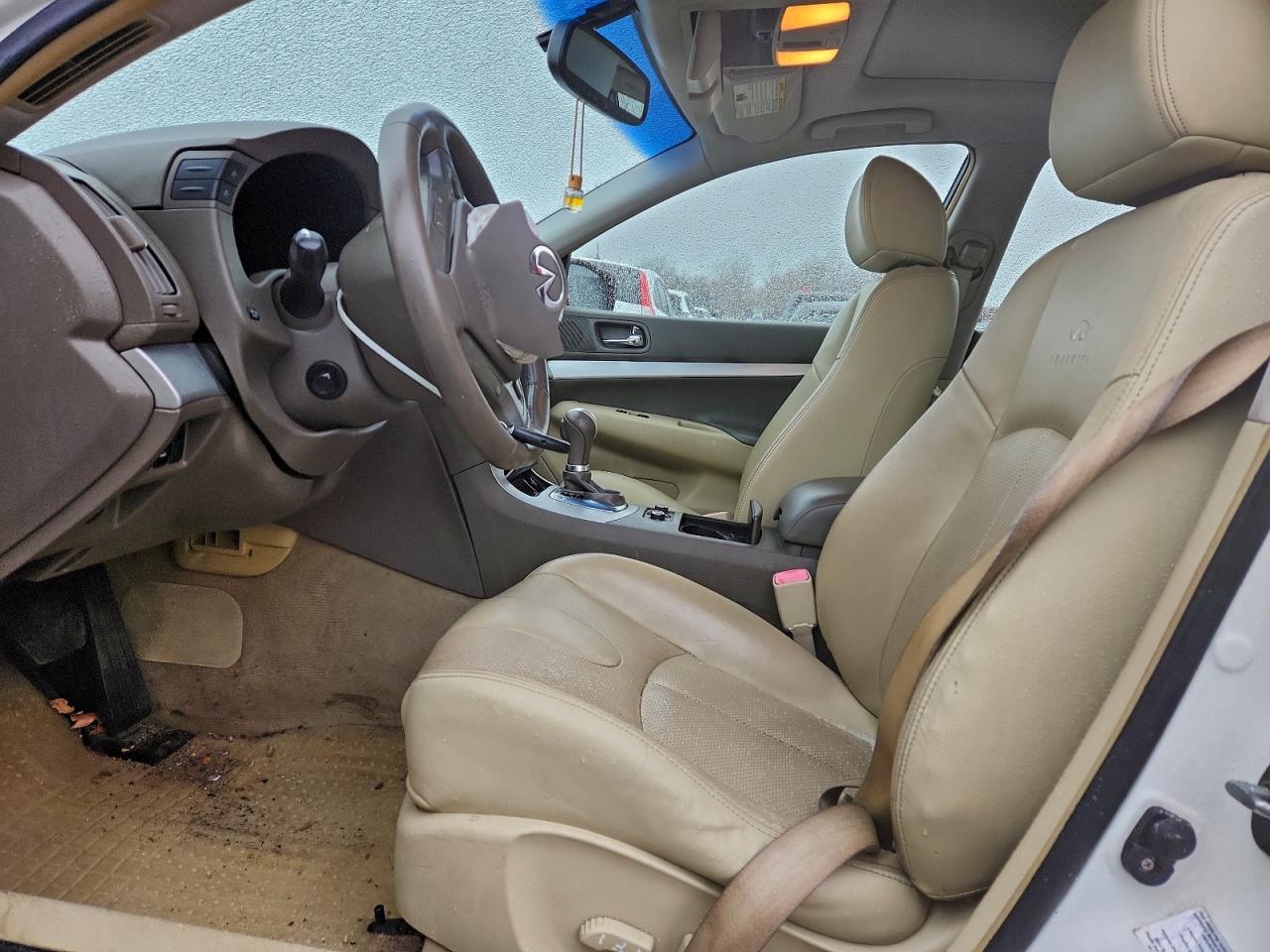 2009 INFINITI G37 photo 13