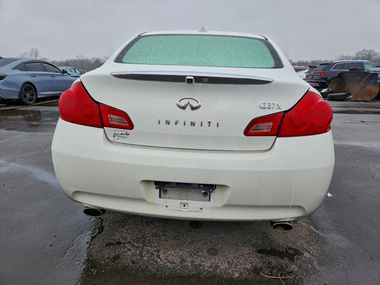 2009 INFINITI G37 photo 11