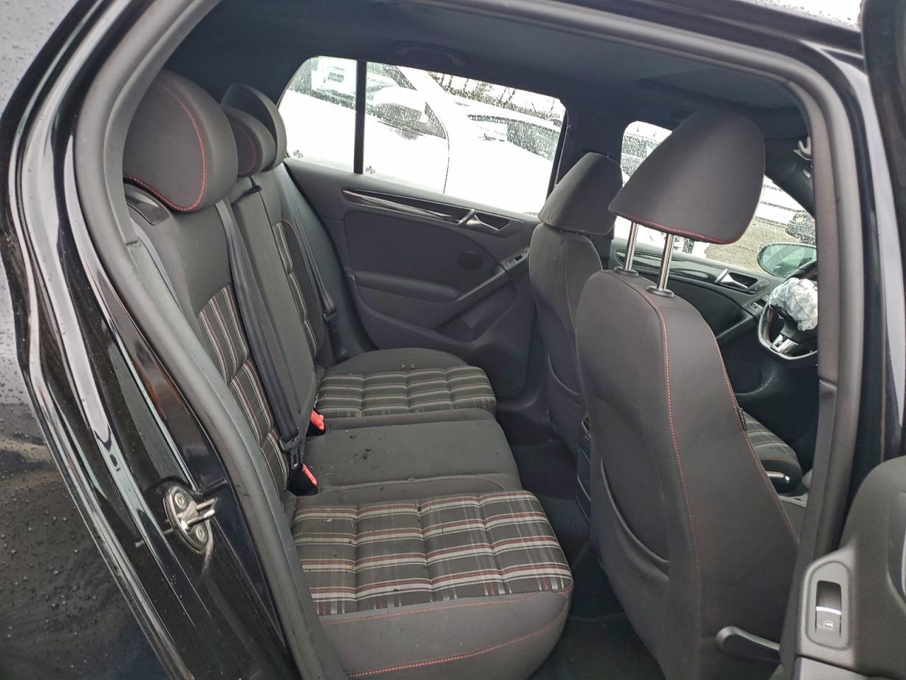 2012 VOLKSWAGEN GTI photo 10