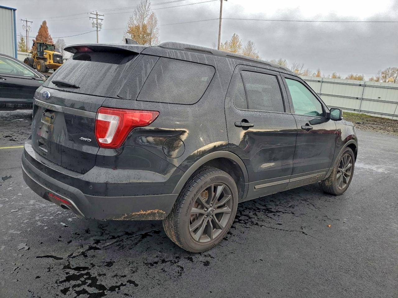 2017 FORD EXPLORER XLT photo 3